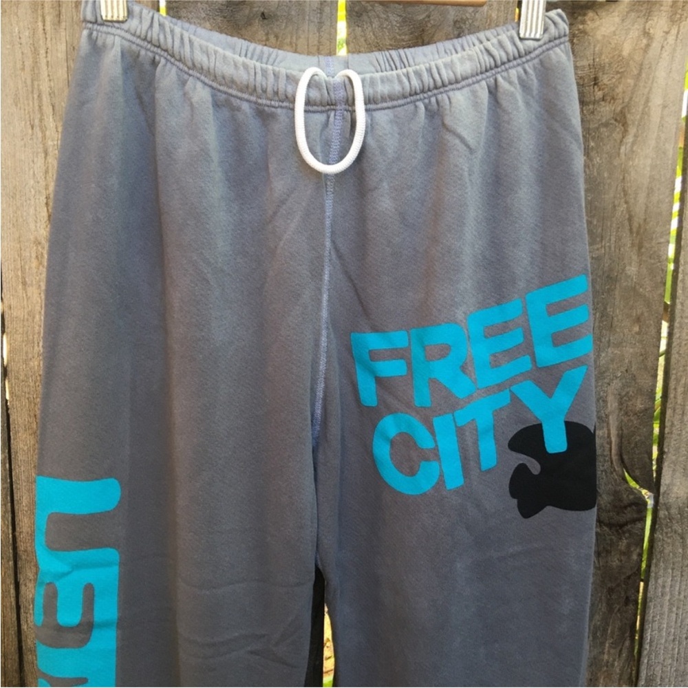 freecity Swetapants. Medium - Picture 2 of 3